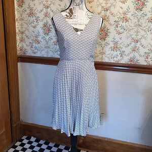 Banana Republic short sleeve dress size 4P geometric Light pale pink & black